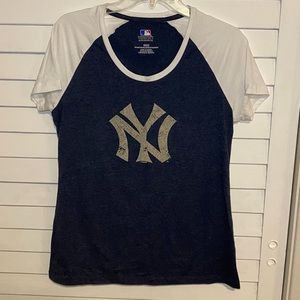 MLB- New York Yankees Size M Short Sleeve Shirt